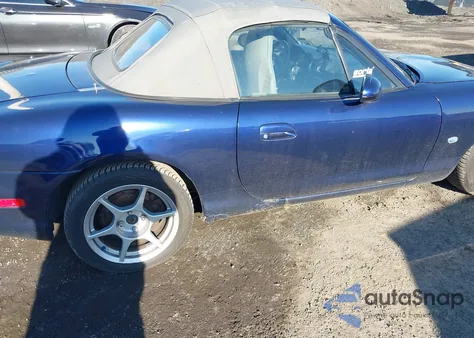 2003 Mazda Mx-5 Miata Cloth/Ls/Se/Shinsen z USA, uszkodzony, nr VIN JM1NB353430306014